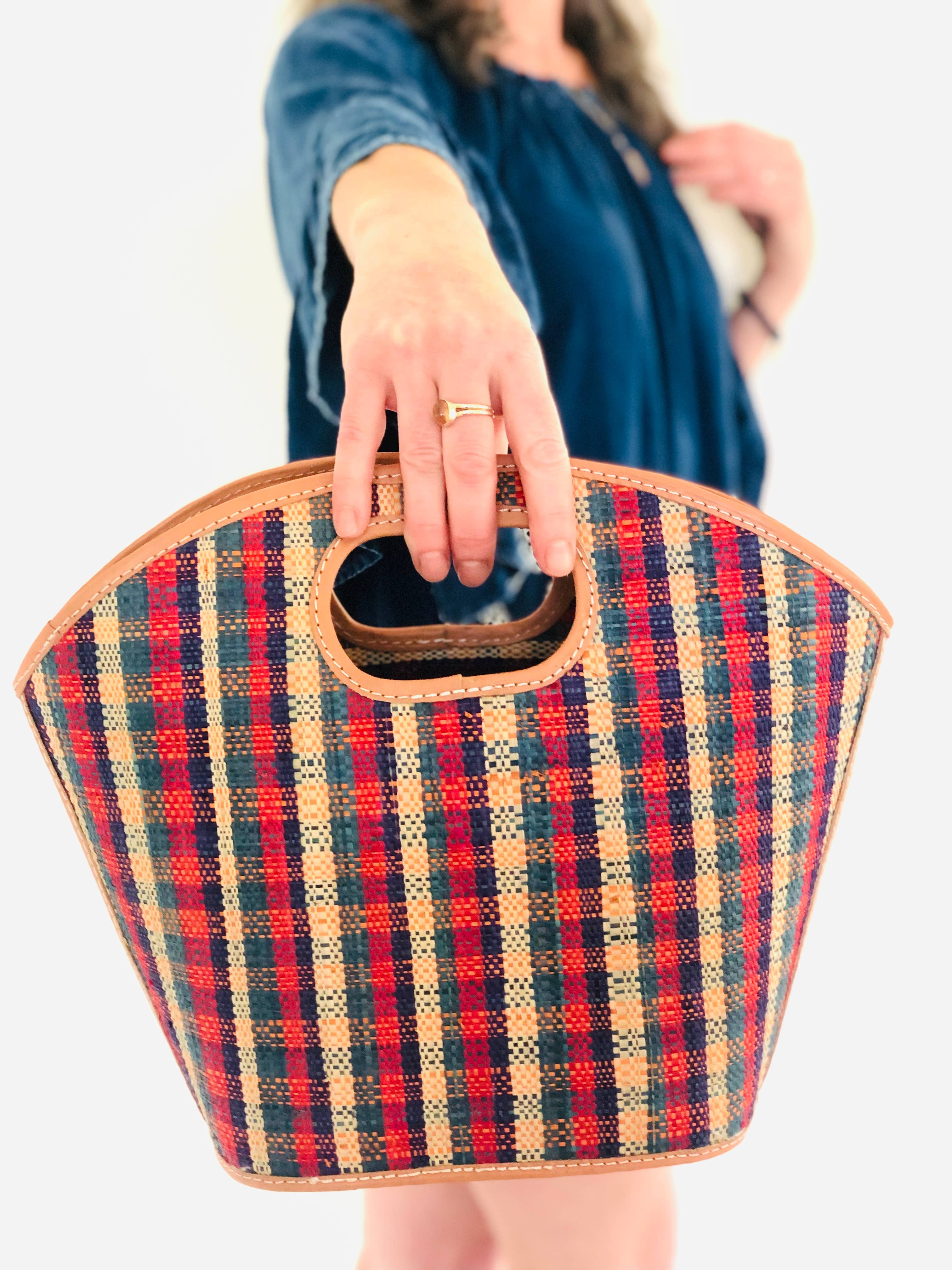 Shebobo – Großhandel Henkeltasche – Damen – Ricky Strohtasche mit Lederdetails8