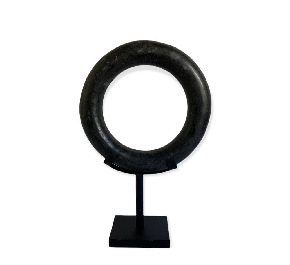 Treasure Hunt Amsterdam - Wholesale Decorative Tabletop Object - Stone ring on stand - ornament IMANI | black0