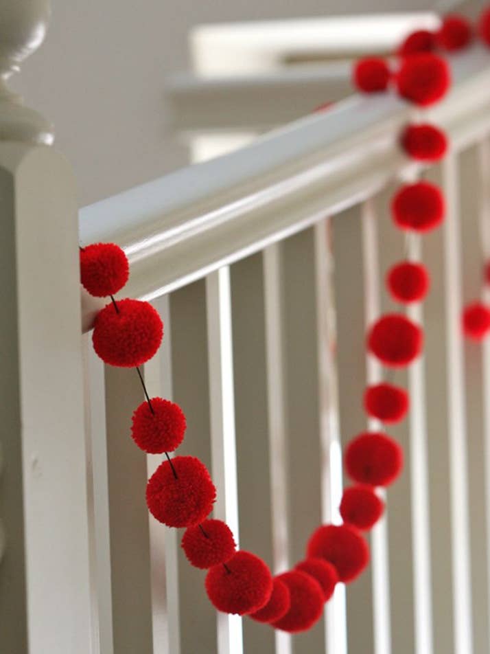 Guirnalda de Pompones Rojos para venta al por mayor de PomPom Galore