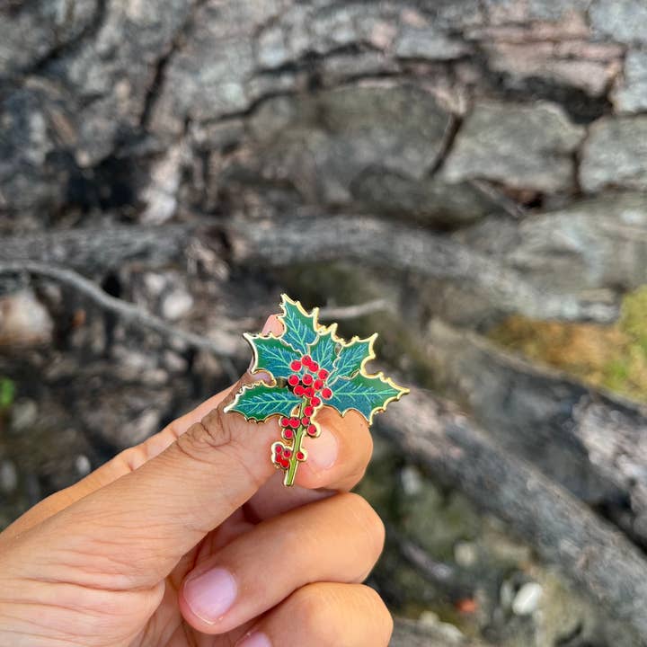 Plant Scouts - Wholesale Lapel Pin/Button - Holly Flower Lapel Pin - December Birth Month Flower Pin