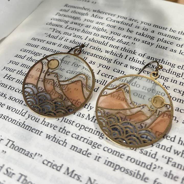 Sea To Summit//Boucles d'oreilles en résine vitrée pour la vente par Wild Lupine Folkcraft