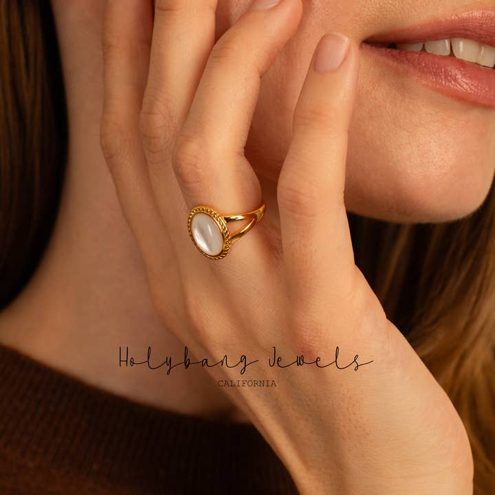 HolyBang Jewels - Wholesale Single Stone/Solitaire Ring - VINTAGE MOTHER OF PEARL RING - R-F2776