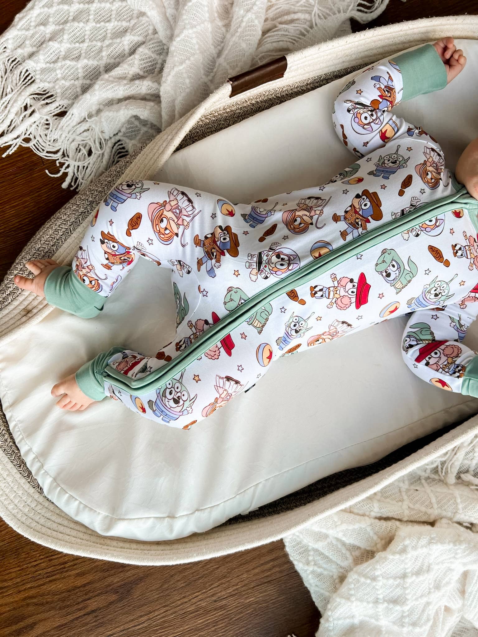 Scottie Belle – Fato de dormir – Bebé por atacado – Cauda Zippy da Caixa de Brinquedos1