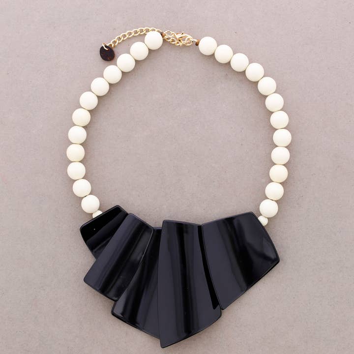 Collier Pendentifs Géométriques Résine pour la vente par Sonata