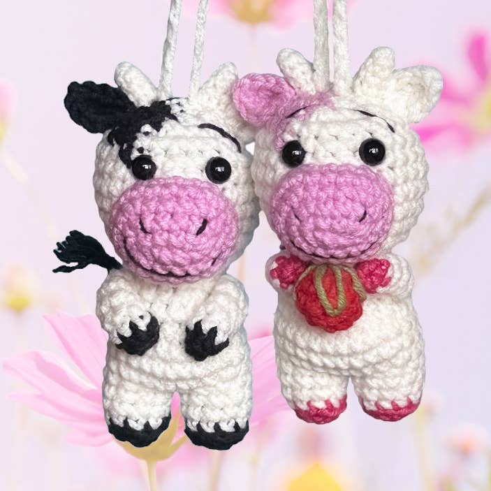 Anh2 LTD – Großhandel Rückspiegeldeko – Unisex – Gehäkelte Kuh, Erdbeer-Kuh, Autodekoration zum Aufhängen7