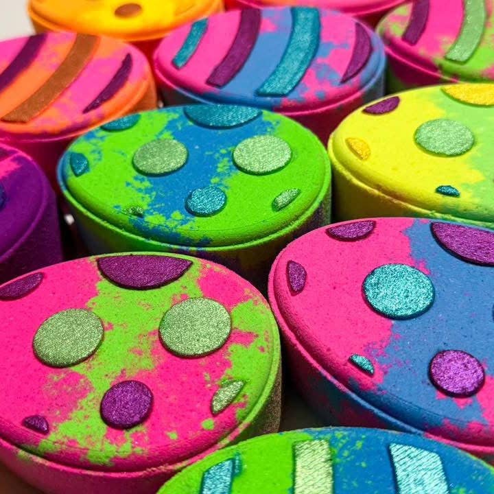 Phoenix Bath and Body - Wholesale Bath bomb/fizz - Hand Painted Egg Bath Bomb