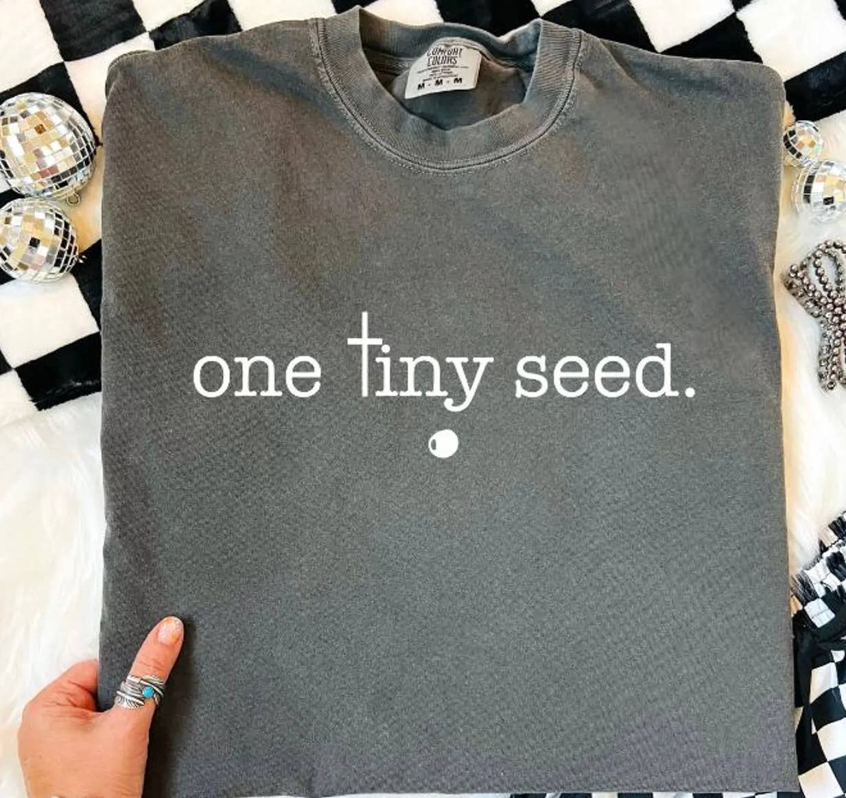 Dig Your Roots Boutique – Engroshandel Grafisk t-shirt - Dame – Et Lille Frø0