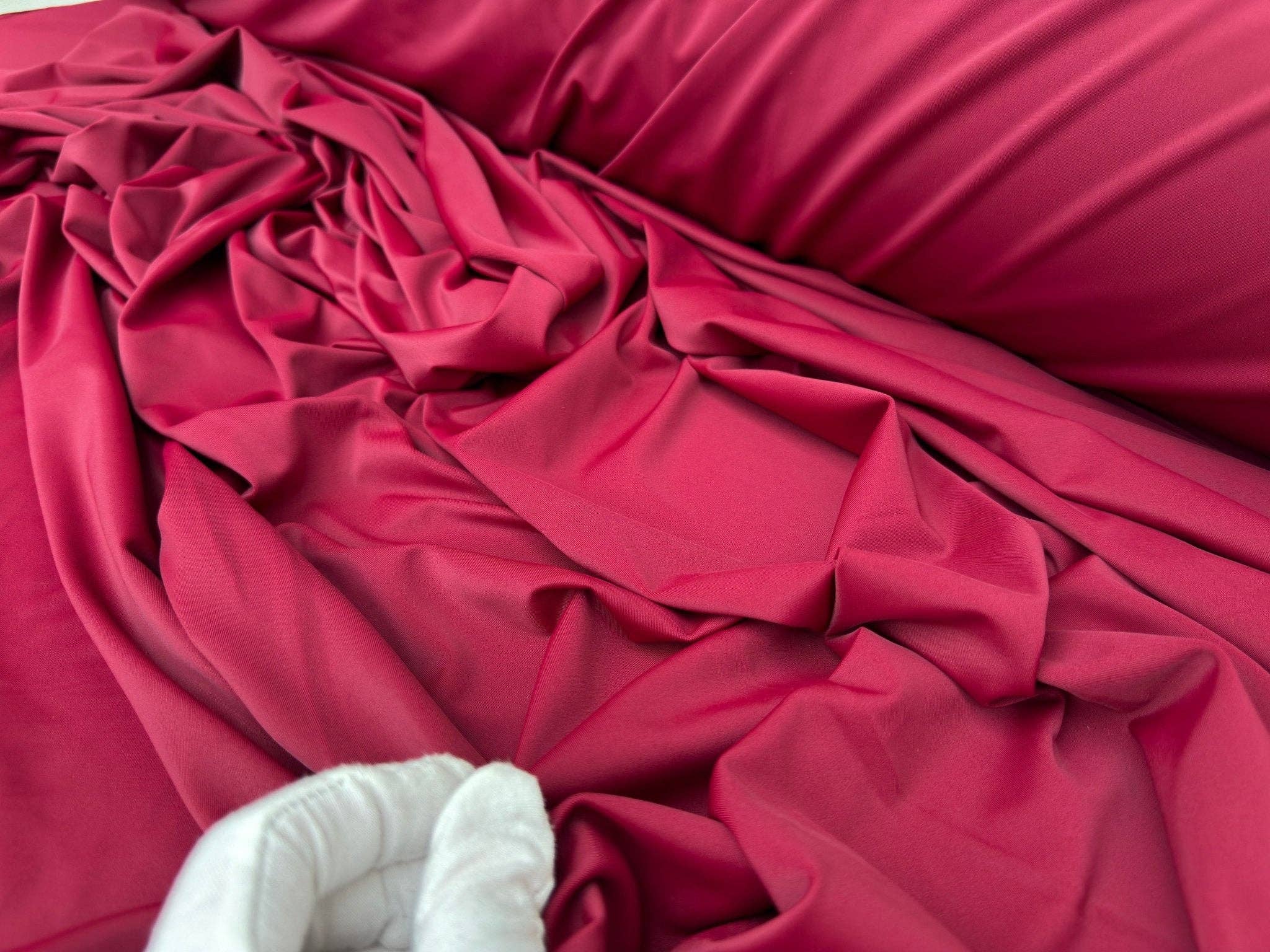 GalaTextile - Venta al por mayor Tela - Tela de spandex de nailon mate burdeos, elástica en 4 direcciones por yarda para trajes de baño, tela de licra, ropa deportiva, ropa interior, tela de novia8