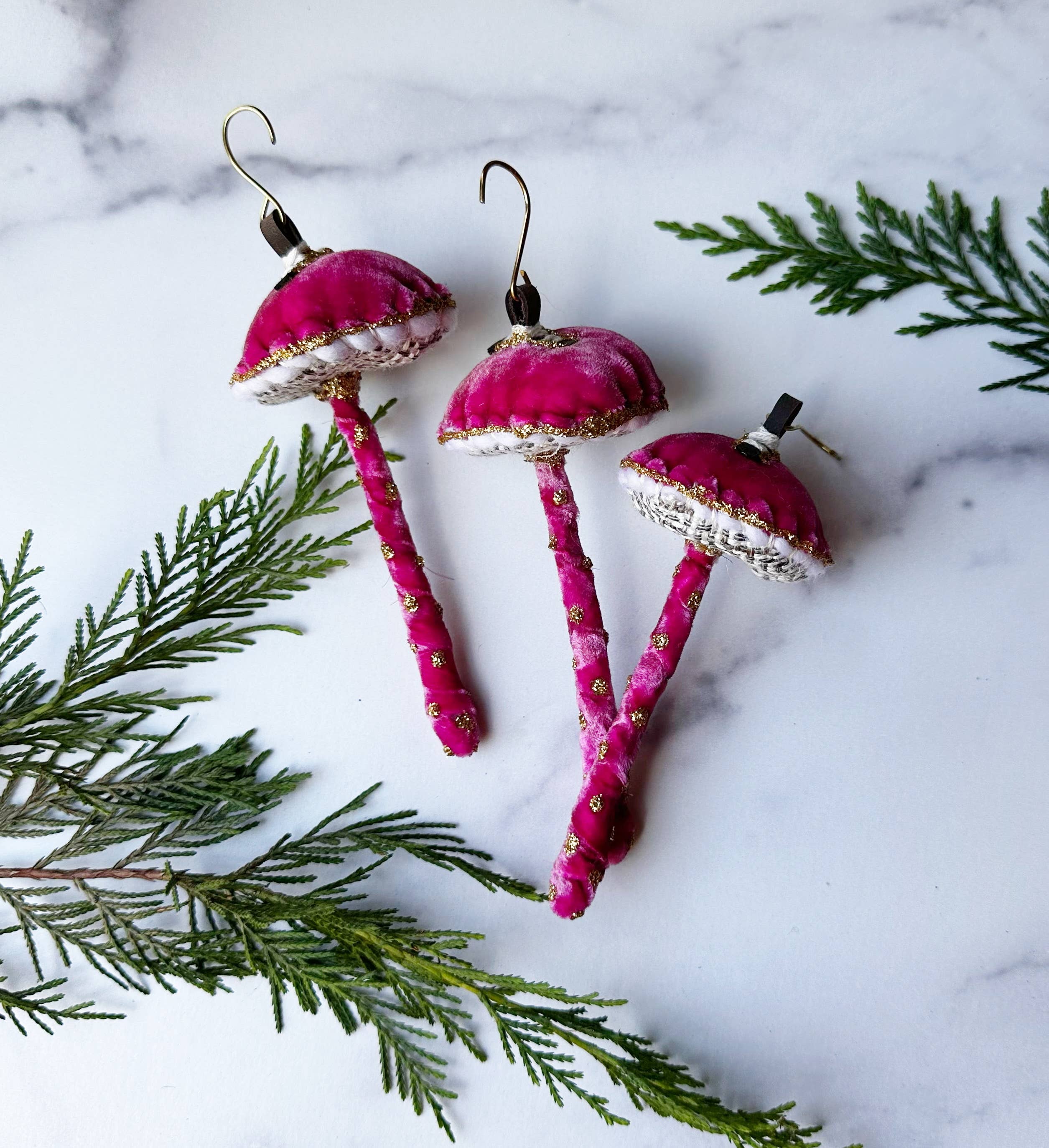 Ophilya Handmade - Vendita all'ingrosso Decorazione - Ornamento a forma di fungo con glitter - Velluto rosa acceso