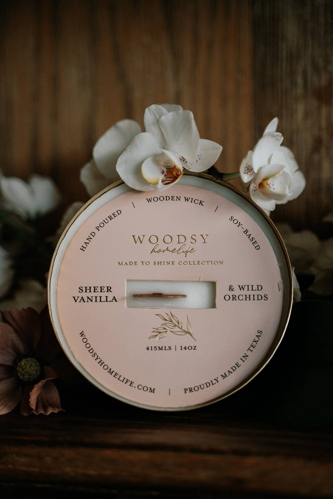 Woodsy Homelife – Vela em jarro/copo por atacado – Vela de Soja Pura de Baunilha e Orquídea Selvagem - Latão Sólido 14oz