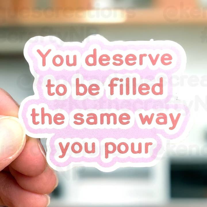 Pegatina de vinilo - Mereces ser llenado de la misma manera que viertes (rosa) para venta al por mayor de Wholesale By Kendranique