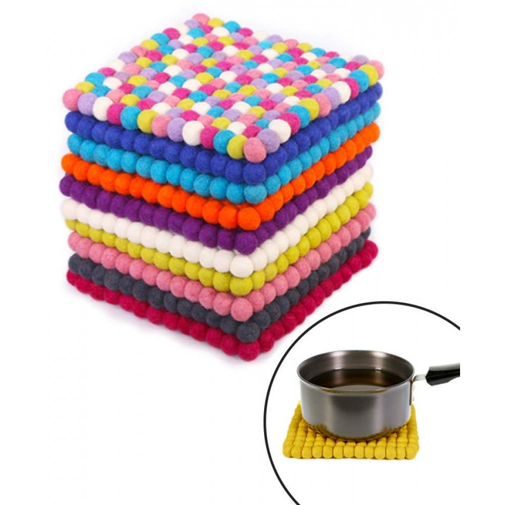 BNB Crafts Inc. - Vente Dessous-de-plat - Dessous de plat carré à pompons solide de 8,5 po (10 options de couleur)8