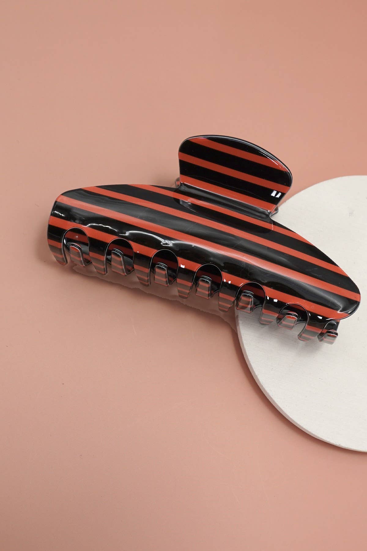 JOSSLYN by wall to wall - Wholesale Hair Clip - Women's - JUMBO STRIPE PLAID OVAL HAIR CLAW CLIPS | 40H10204