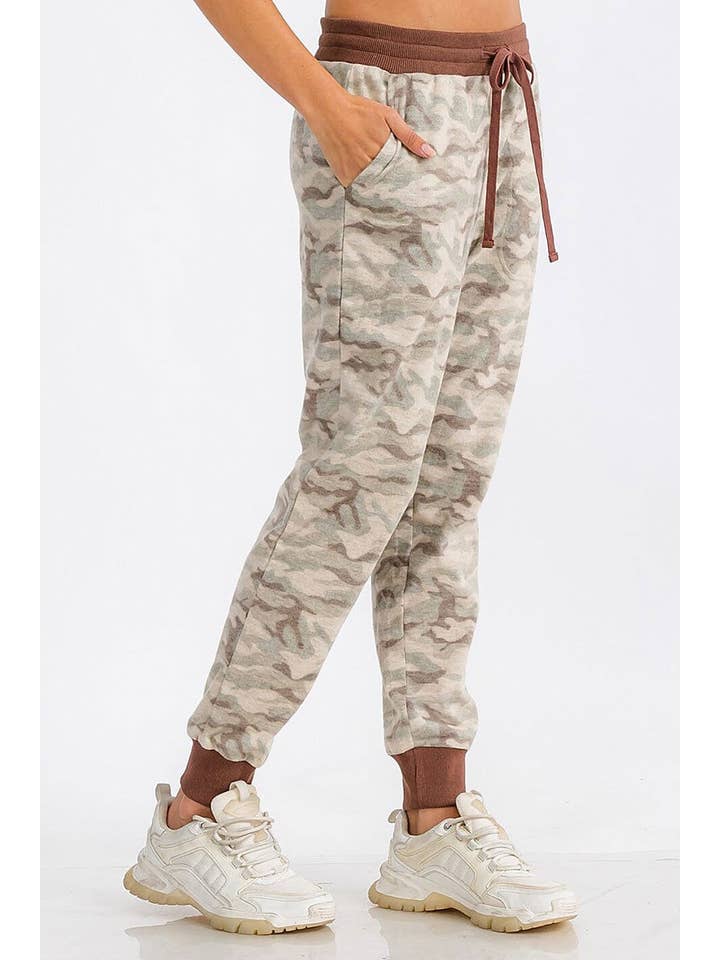 ROUSSEAU - Wholesale Pants - Women's - ELASTIC WAIST FRONT POCKET CAMO FLEECE SWEATPANTS1