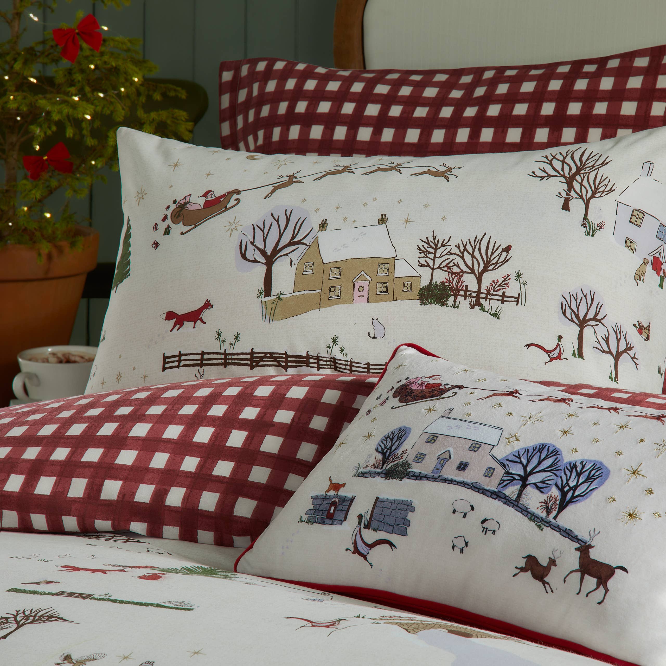 Cream Burgundy Cotswold Christmas Reversible Duvet Cover Set Cream/Burgundy for wholesale on Faire1