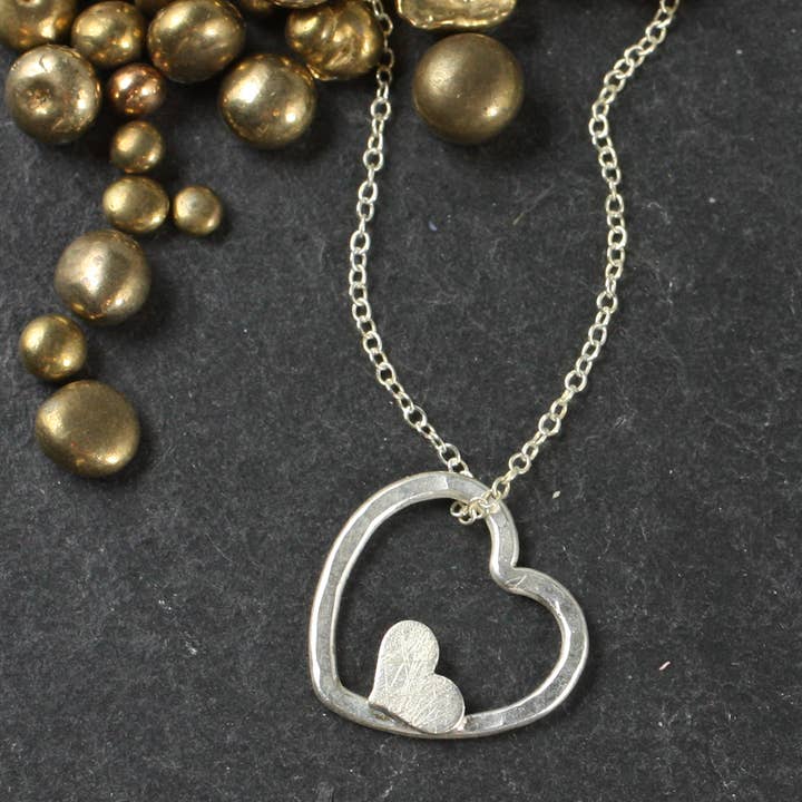 Collana ad anello Twiggy a forma di cuore per la vendita all'ingrosso da parte di Zina Kao Exclusives