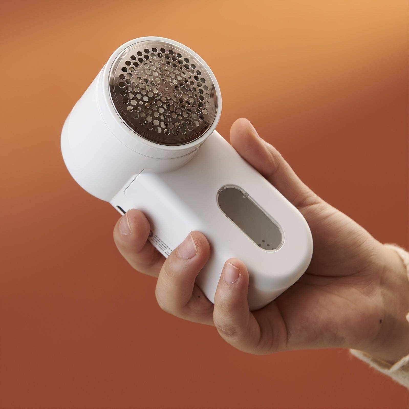 Bianco Rasoio per tessuti ricaricabile e levapelucchi per rimuovere pelucchi e pallini da abbigliamento, mobili, maglioni, divani e coperte. in vendita all'ingrosso su Faire3