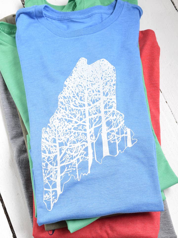 Bio-Maine Damen-T-Shirt in Weiß auf Himmelblau für den Großhandel von Hearth and Harrow