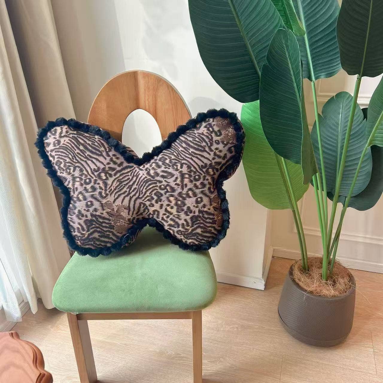 HanNicara – wholesale Throw/decorative pillow – Girly Leopard Butterfly Pillow with Core M25W1893