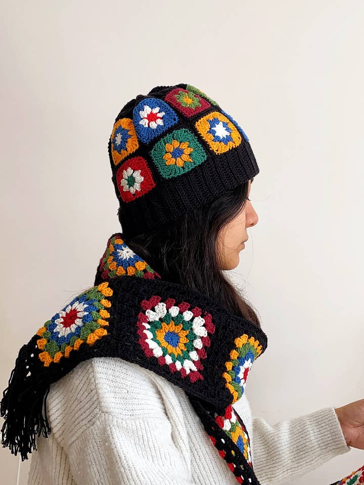 Ensemble Écharpe & Chapeau en Crochet Fait Main Carré de Grand-Mère #2 pour la vente par Honey Art and Nature