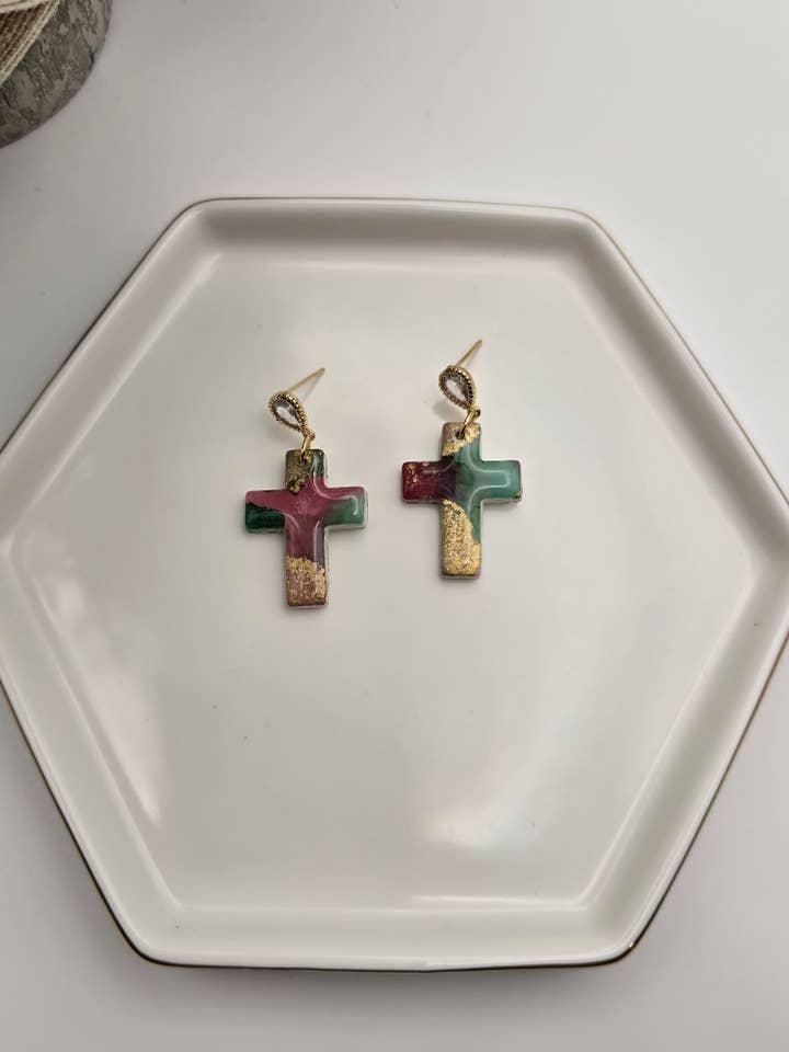 Brincos de Cruz em Argila Polimérica Feitos à Mão, Tinta de Álcool Colorida por atacado de Beckys Creations
