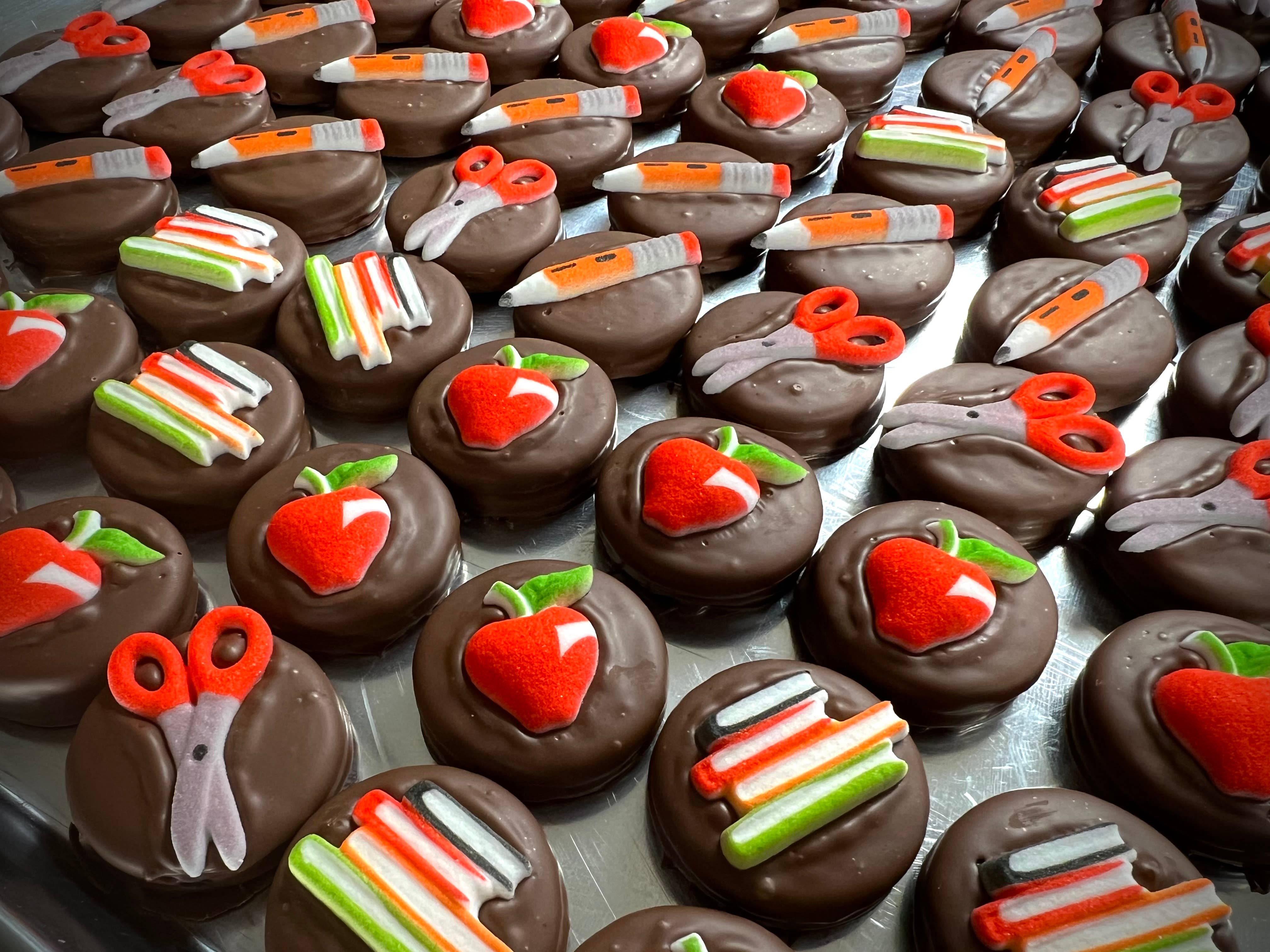 O'Shea's Candies Sweet Shop - Wholesale Chocolate Covered Sweets - O’Oreo “School -College-Teacher Theme” ✏️📚 Milk Choc 3PK3