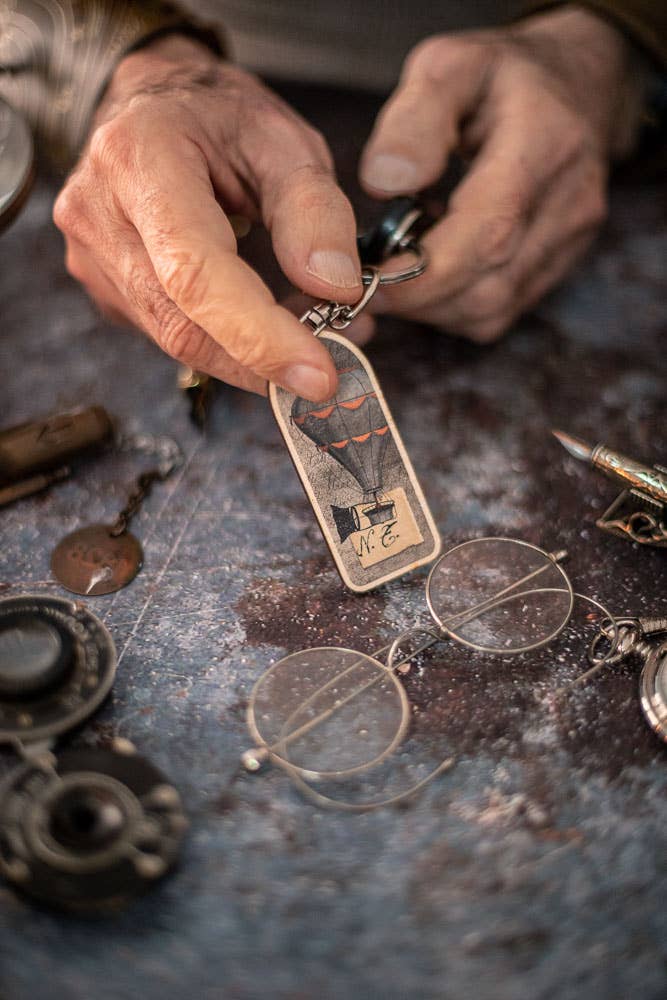 Costurero Real - Wholesale Keychain - Unisex - Keychain Steampunk Wood Keychain hot air balloon vintage
