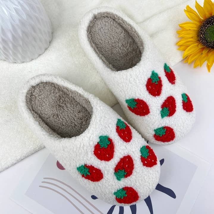 Pantoufles d'intérieur moelleuses à la fraise pour la vente par mildstyles