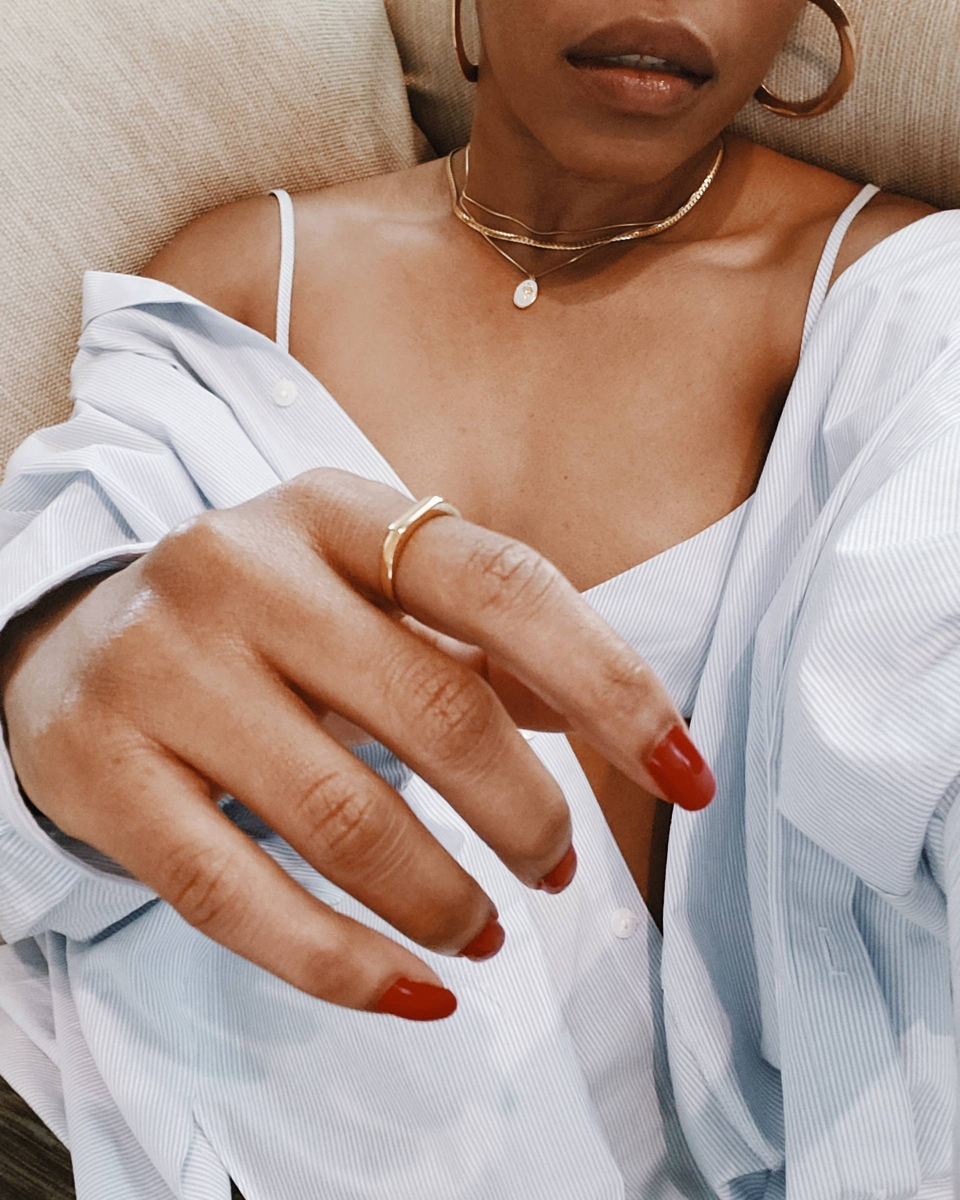 Admiral Row Jewelry – Großhandel Band/Stapelring – Goldfarbener Stapelring mit flacher Oberseite — anlauffester und wasserfester Schmuck1