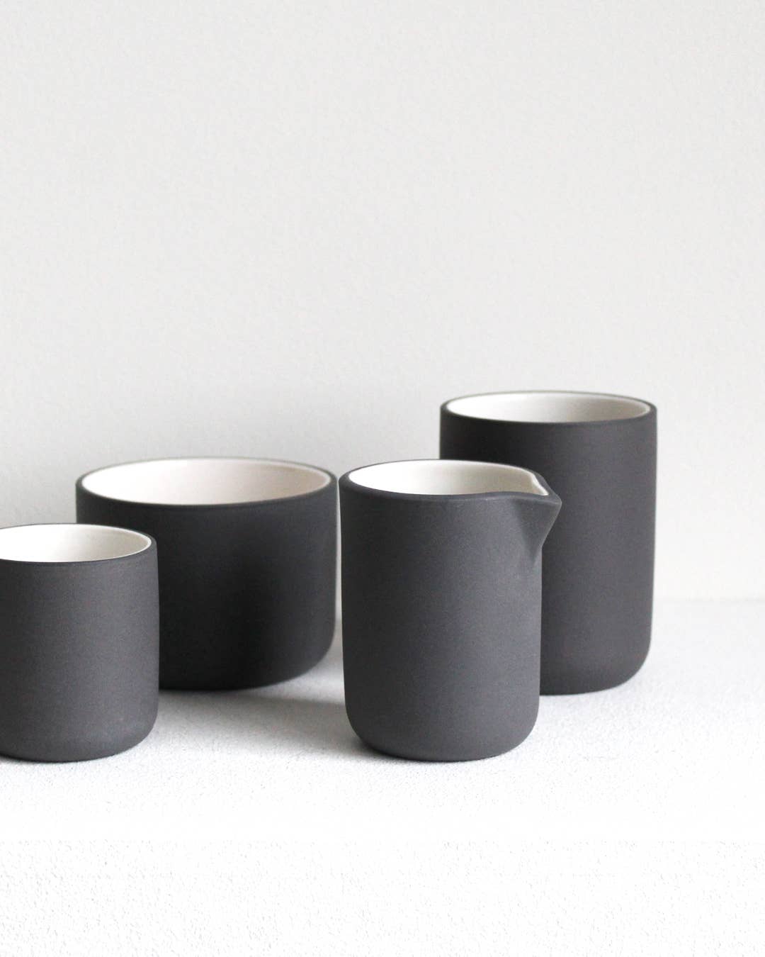 Archive Studio – Engroshandel Kaffekrus – Håndlavet cappuccino-kop 130 ml | mørkegrå3