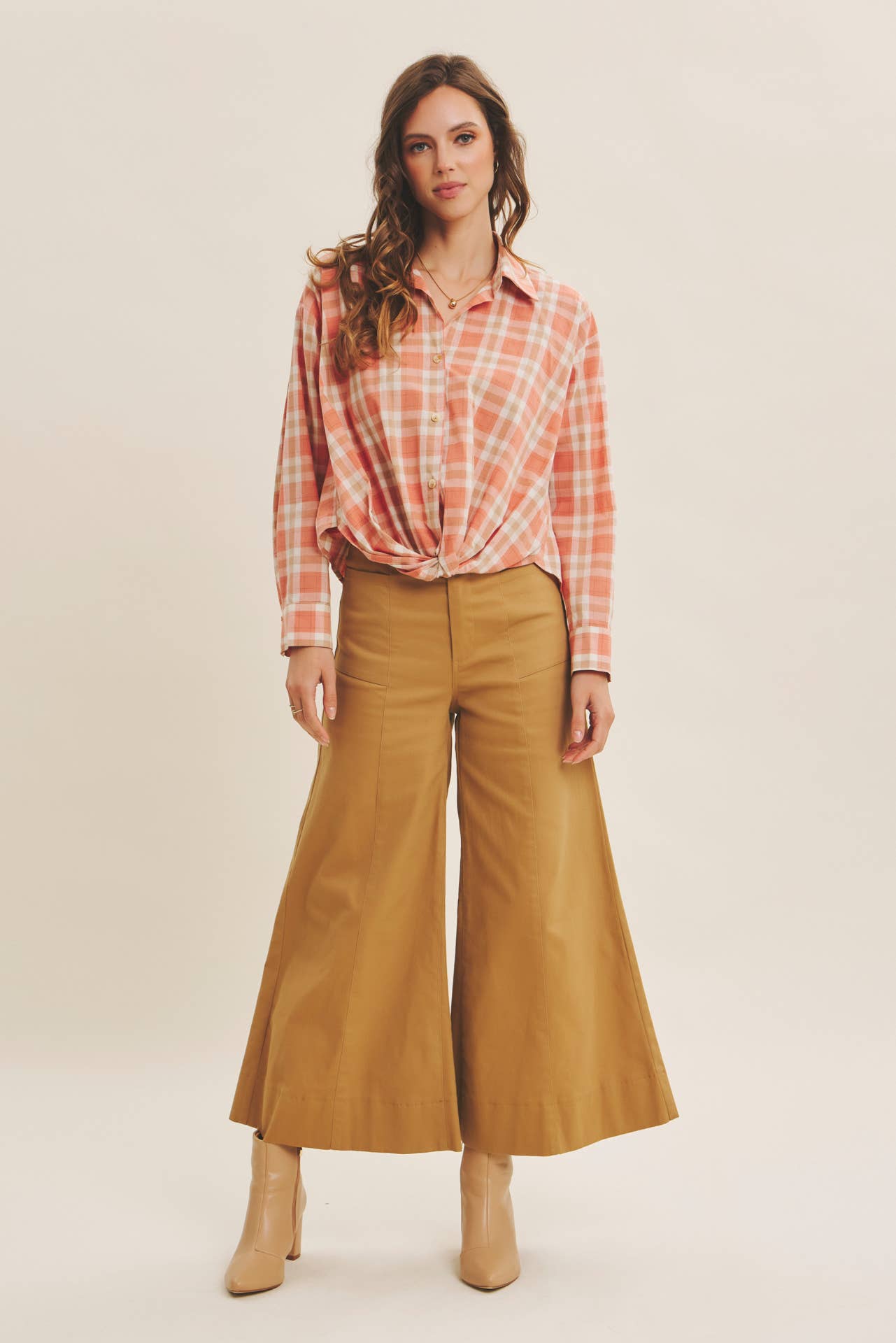 in february - Vente Jean – femme - PANTALON COURT À JAMBES LARGES ET TAILLE HAUTE EXTENSIBLE32