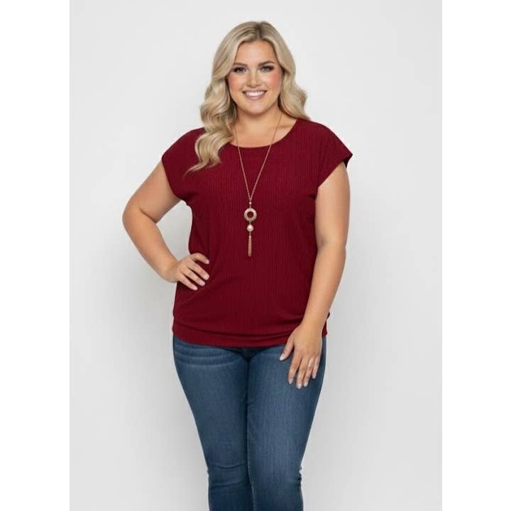 PLUS SIZE KORTÄRMAD STICKAD TOPP MED FASTSYTT HALSBAND för wholesale av Curve Market