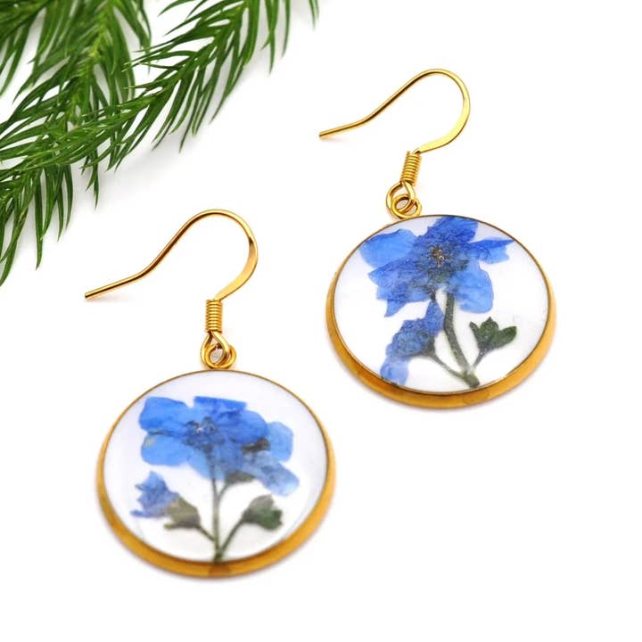 Geperste Vergeet-mij-niet Cirkel Oorbellen voor wholesale door My Beverly Jewelry