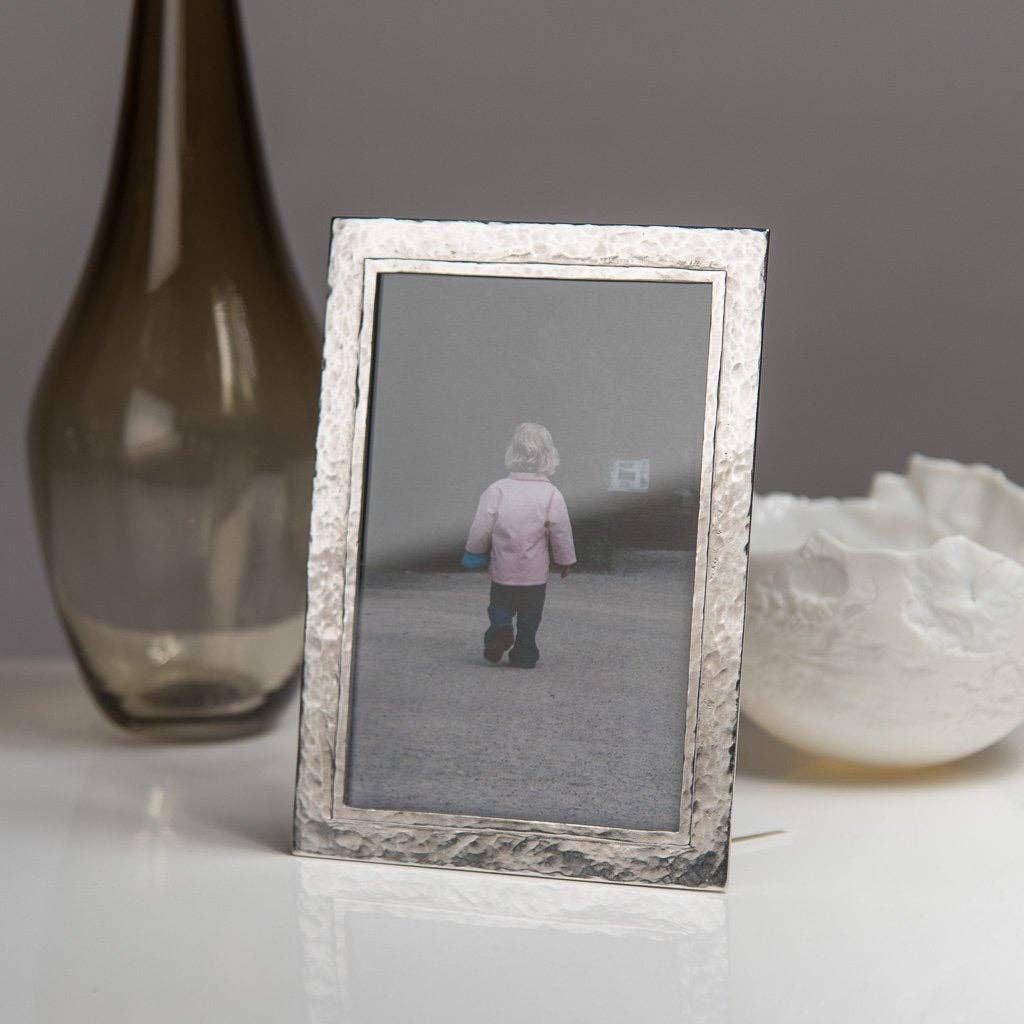 Lancaster and Gibbings - Venta al por mayor Marcos de fotos - Marco de fotos de peltre fundido a mano Thurlestone6