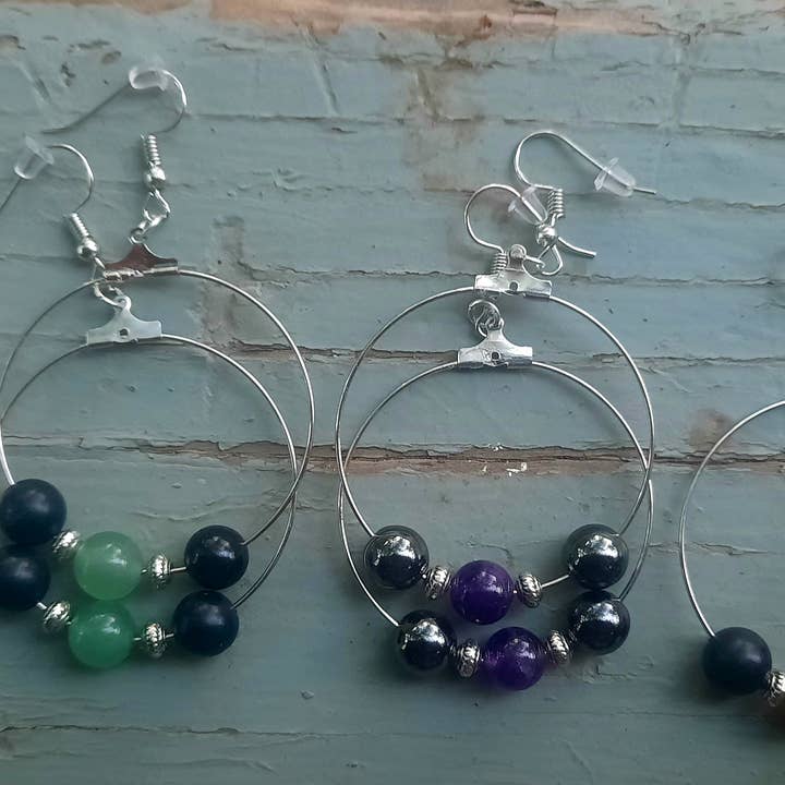 Boucles d'oreilles en shungite en cristal EMF 5G Protection - Créoles argentées pour la vente par Secret Synergy Stones