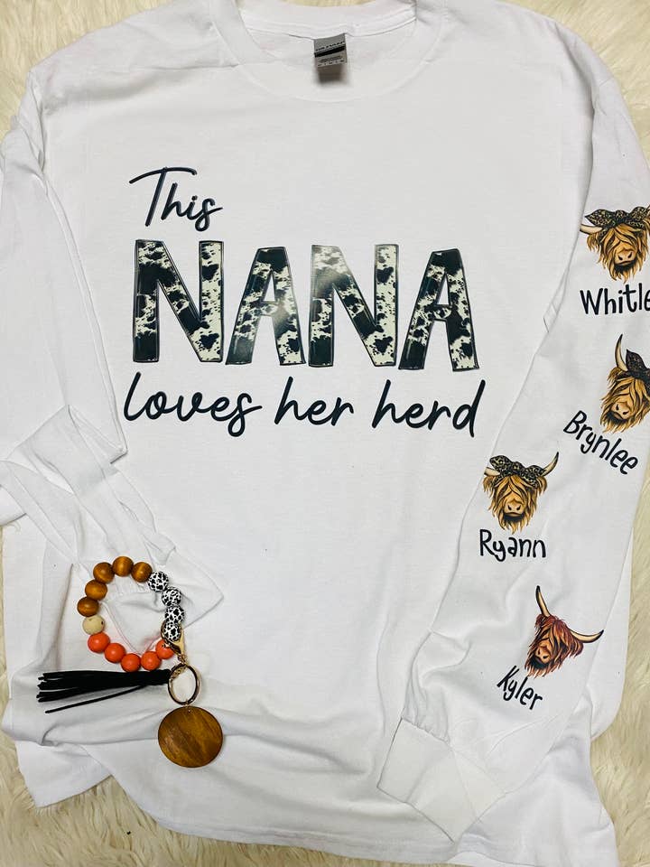 Dieses individuell sublimierte Sweatshirt von Nana/Mama liebt ihre Herde für den Großhandel von Neat Creations