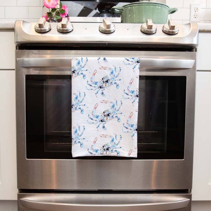 Amanda Klein Co. - Wholesale Tea Towel - Blue Crab Flour Sack Tea Towel4