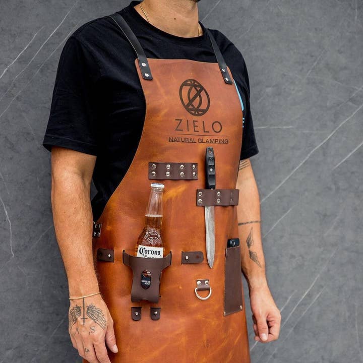 Grembiule da BBQ in pelle PU personalizzato con tasche, grembiule da griglia personalizzato per uomo, regalo inciso per chef per la vendita all'ingrosso da parte di RockCow Leather Studio