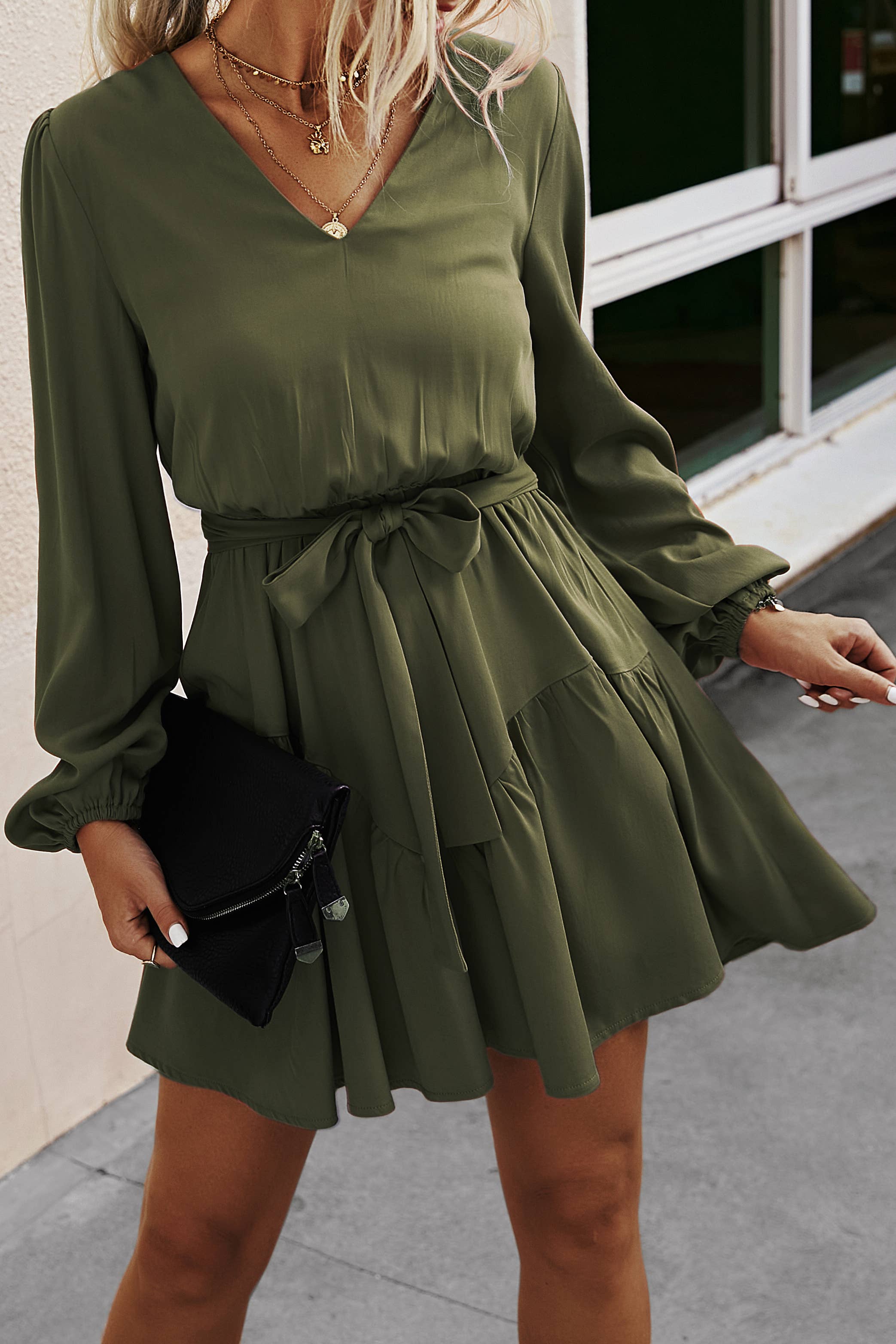 eLook – Großhandel Kleid – Damen – SZ1-DR6095 Langarmkleid mit V-Ausschnitt und Gürtel7