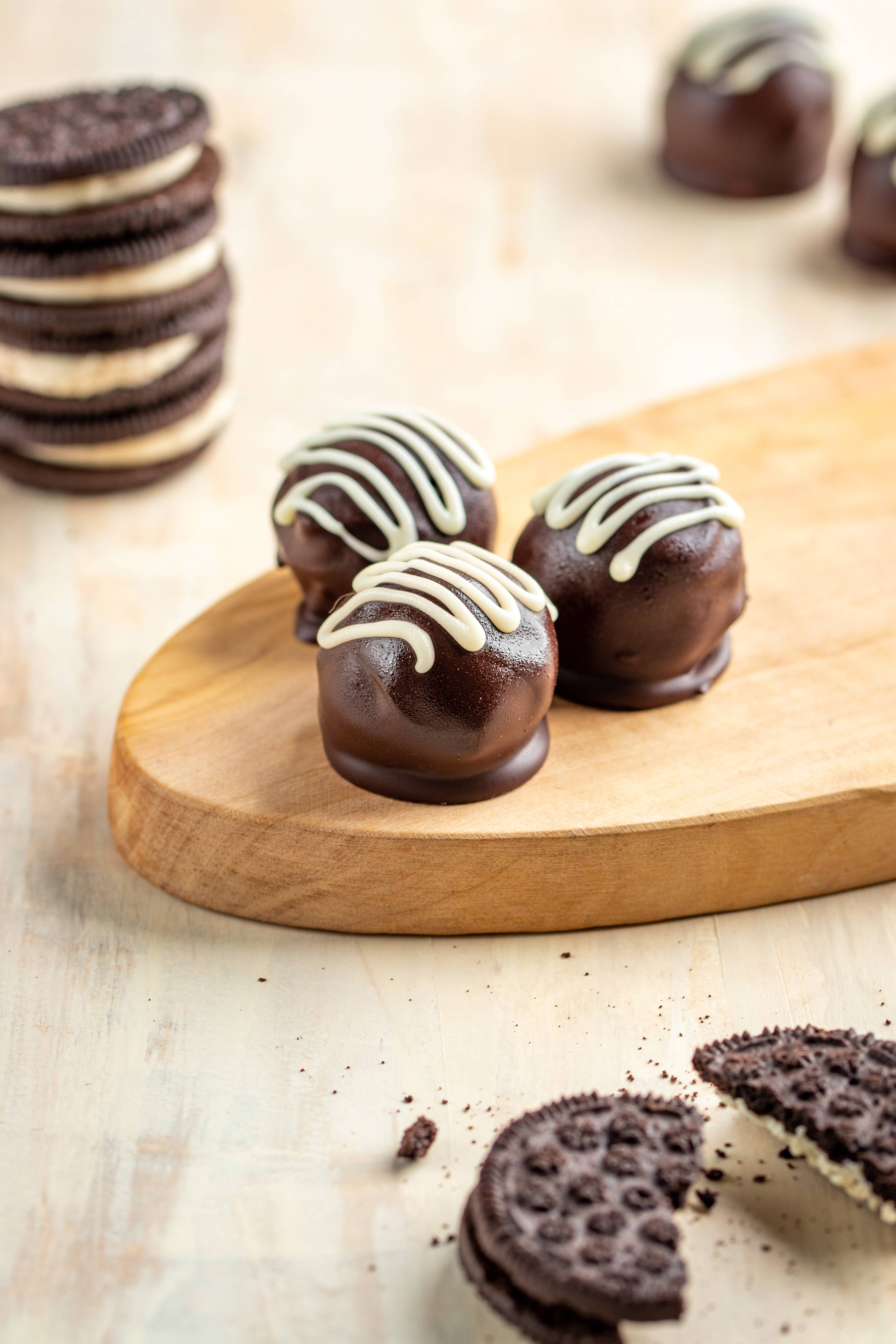 Veganmadness - Wholesale Chocolate Covered Sweets - Cookies and Cream Bocce Ball1