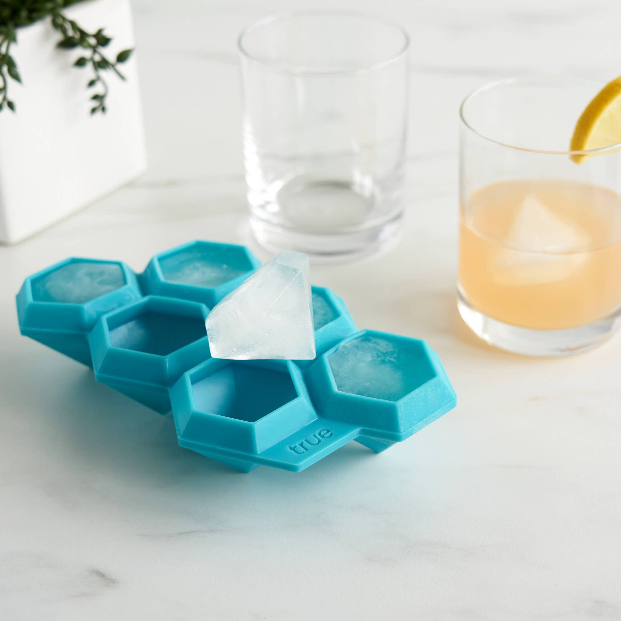 TRUE - Wholesale Ice Tray/Mold - TrueZoo Iced Out Silicone 6 Diamond Ice Cube Tray Mold3