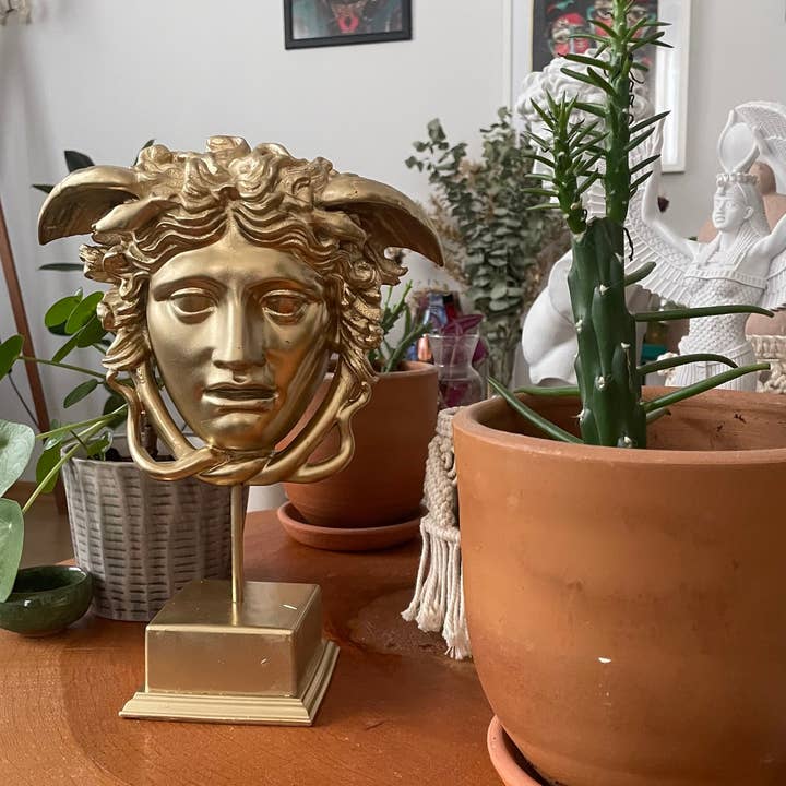 RomaArtSculptures – Großhandel Skulptur – Medusa-Kopfstatue auf Sockel, Skulptur aus der griechischen Mythologie6