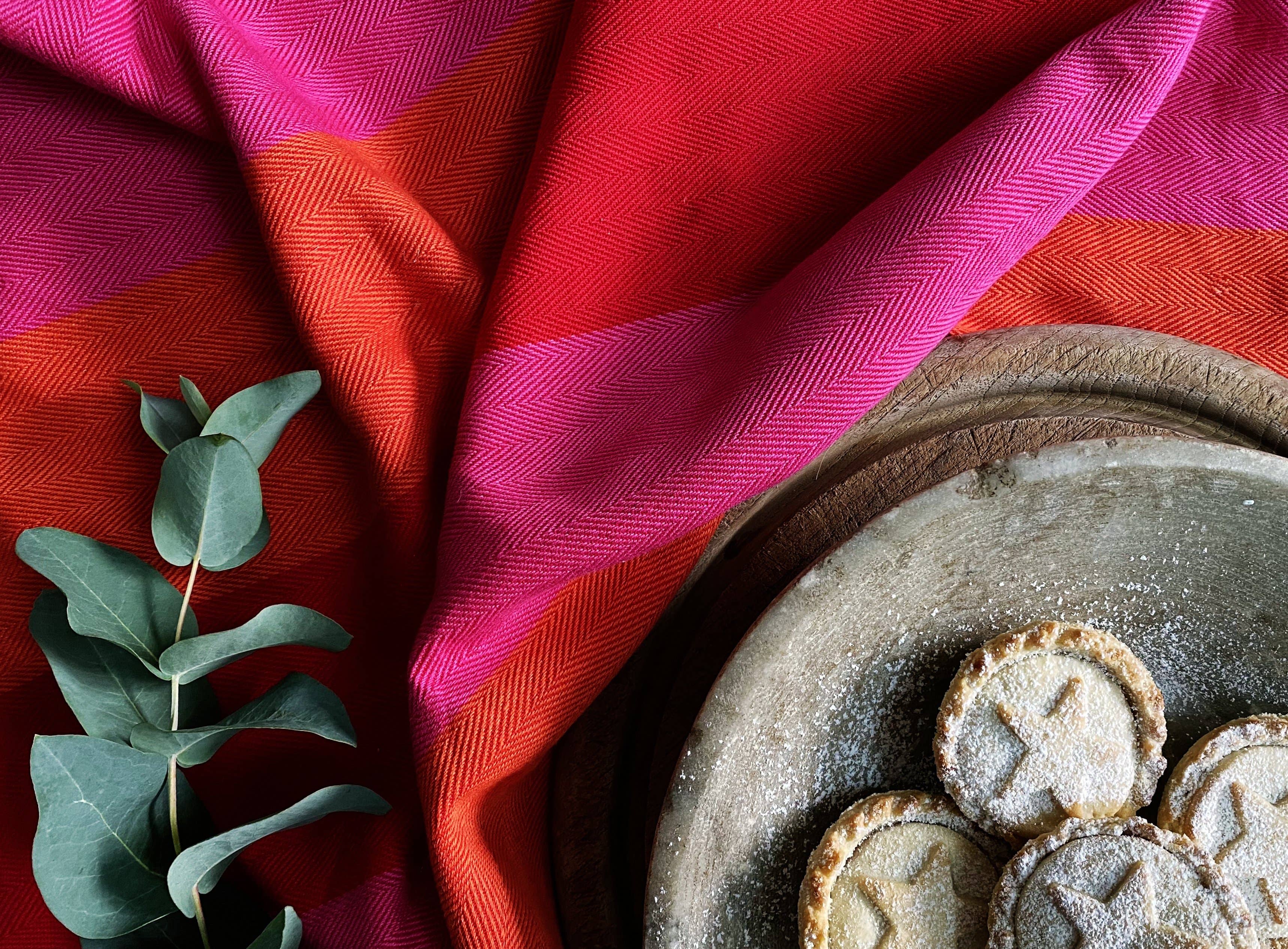 Maison Elhoria - Wholesale Tea Towel - Red O. Pink Tea Towel3