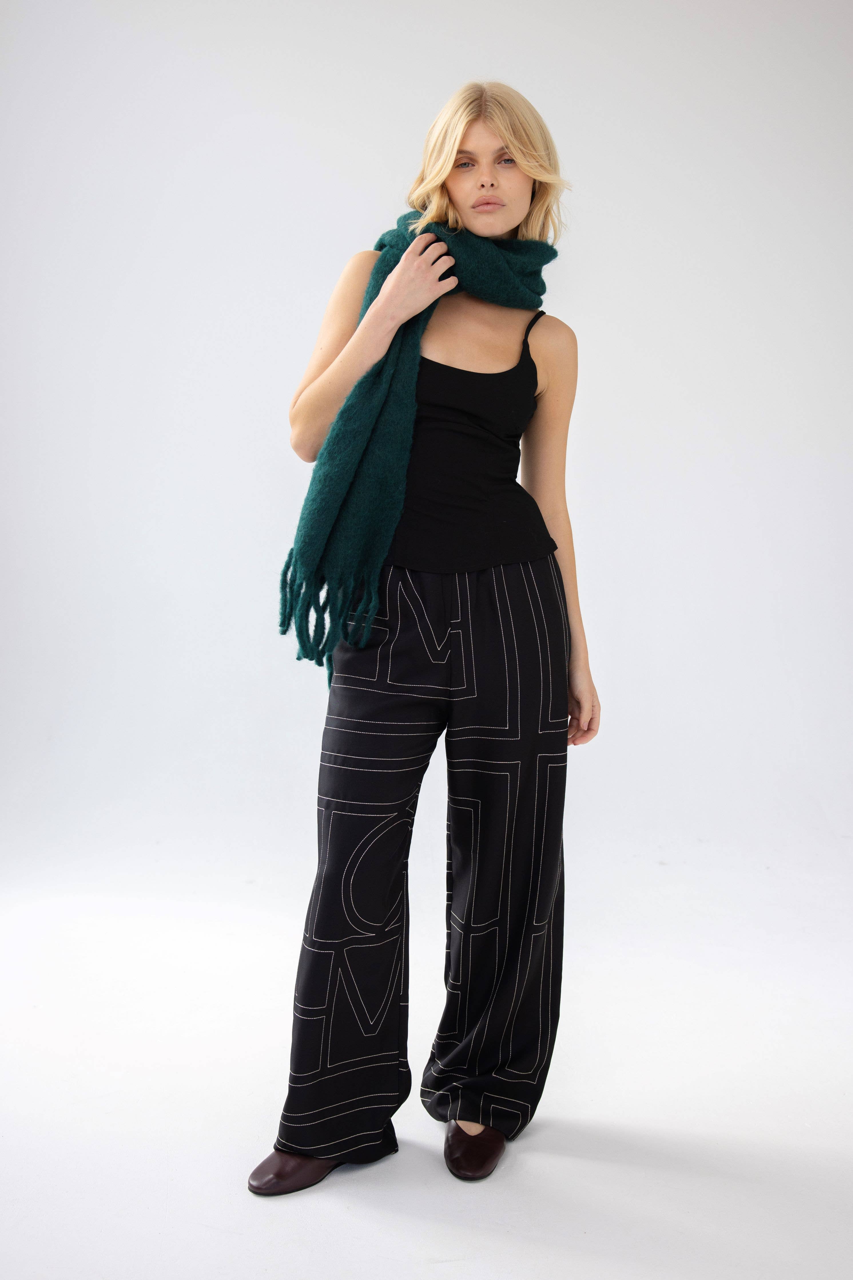 ARCTIC FOX & CO. – Großhandel Schal – Unisex – Der Reykjavik-Schal mit RWS-Wolle - Dunkler Wald - AW254