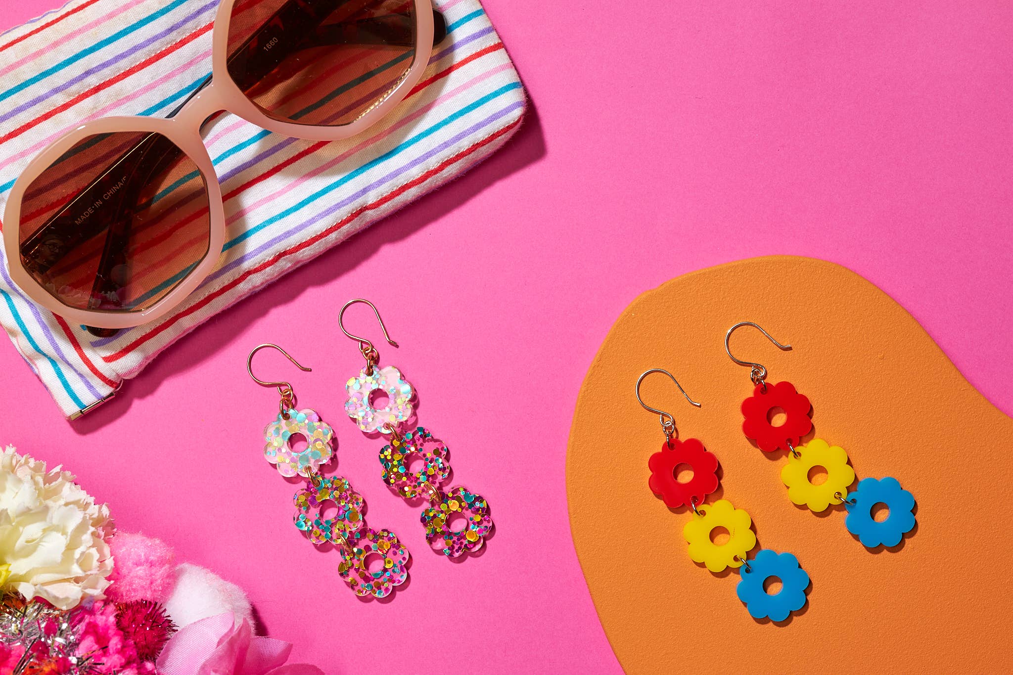 The Lost & Found - Wholesale Dangle Earrings - Retro Daisy Drops "Primary"2