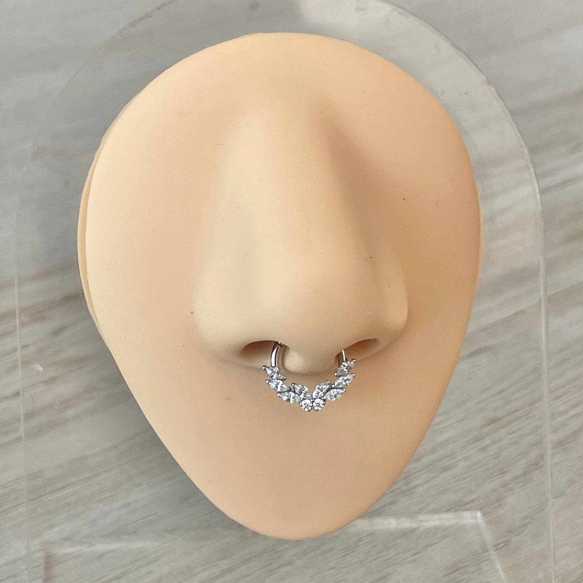 Elara Body Jewelry - Vente Boucles d'oreille uniques - Anneau septum papillon en argent (16 g | 8 mm ou 10 mm | acier chirurgical | doré ou argenté)4