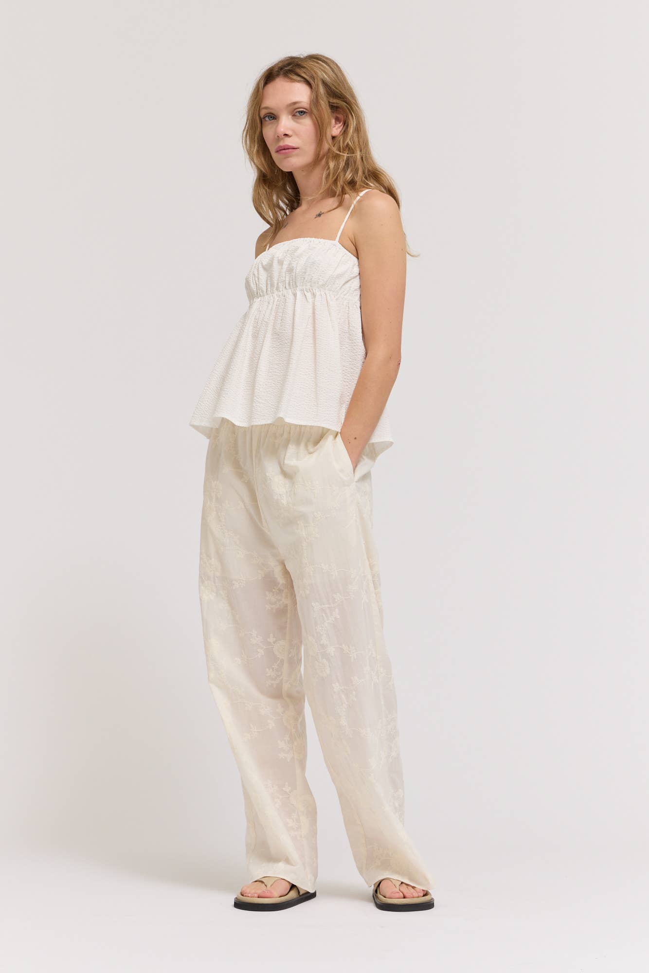 Grade & Gather – Großhandel Bluse – Damen – 41897 - SEERSUCKER-TRÄGEROBERTEIL2