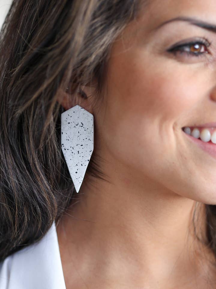 Pendientes Statement Dagger para venta al por mayor de The Raw Creative