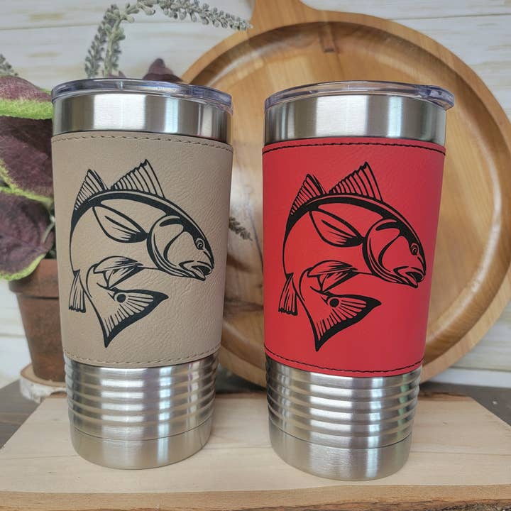 Clack Design - Wholesale Geïsoleerd drinkgerei - Lederen tuimelaar. Roodbaars vissen Gegraveerde beker.