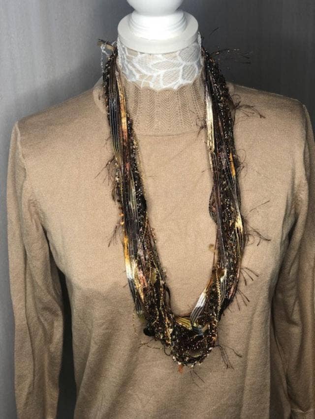 Bufanda LaPetite en color óxido intenso, artesanal y hecha a mano para venta al por mayor de Scarves of Westwood